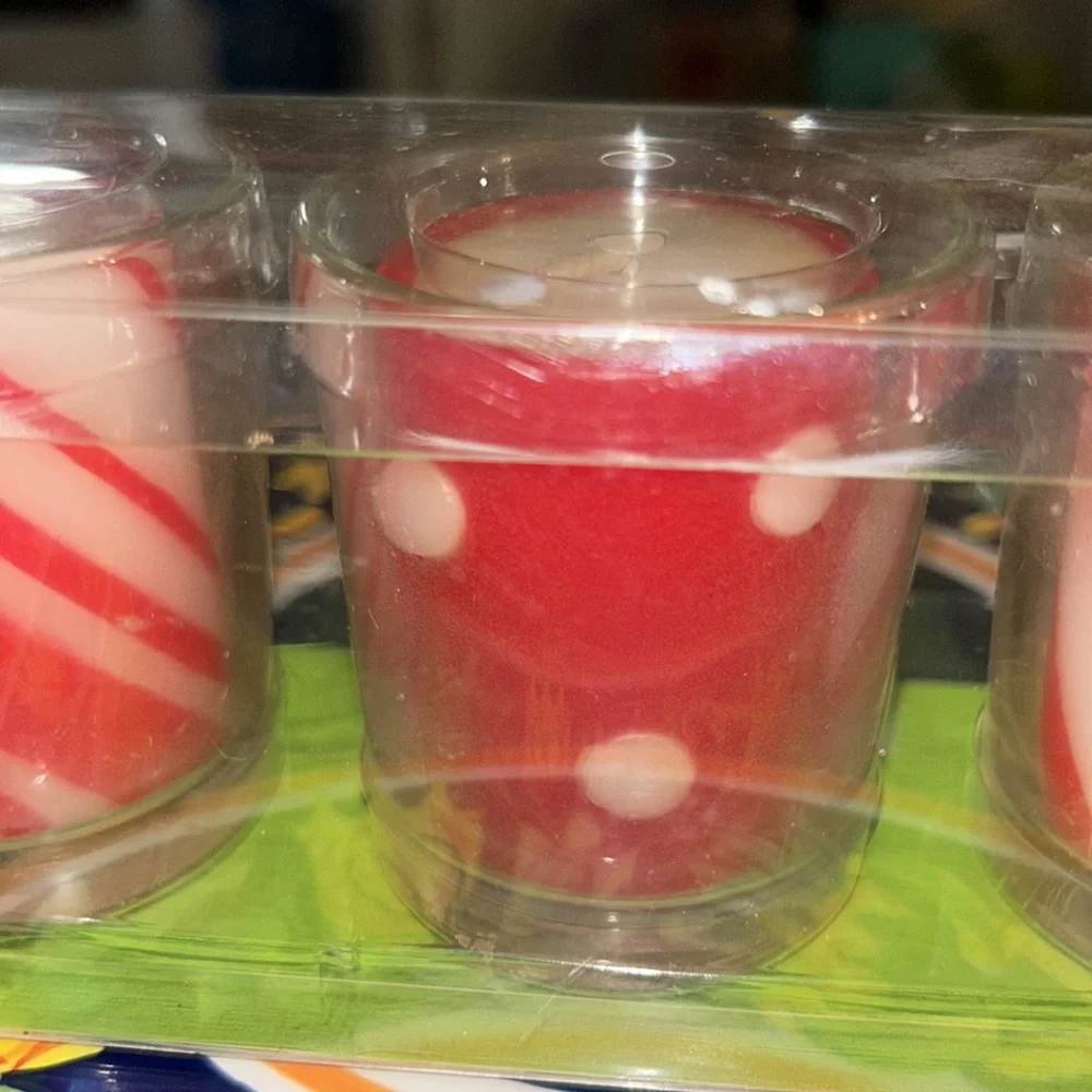 NWT Pier 1 set of three votive candles in peppermint crème